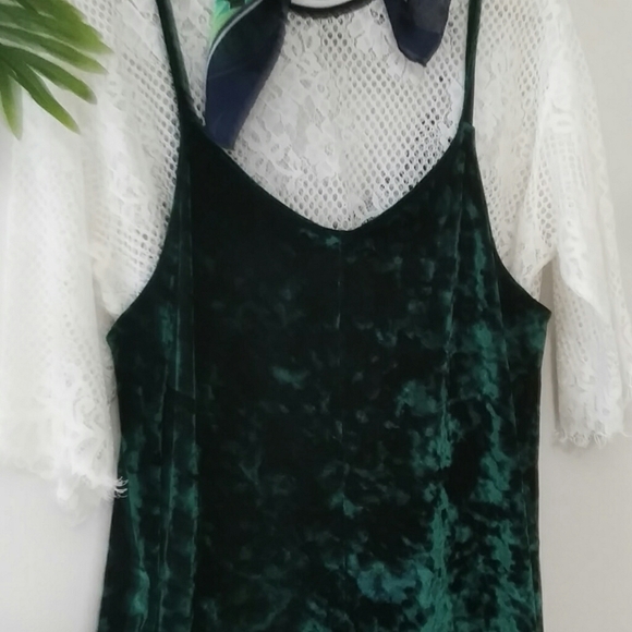 🎈Green Velvet Dress - Picture 6 of 6